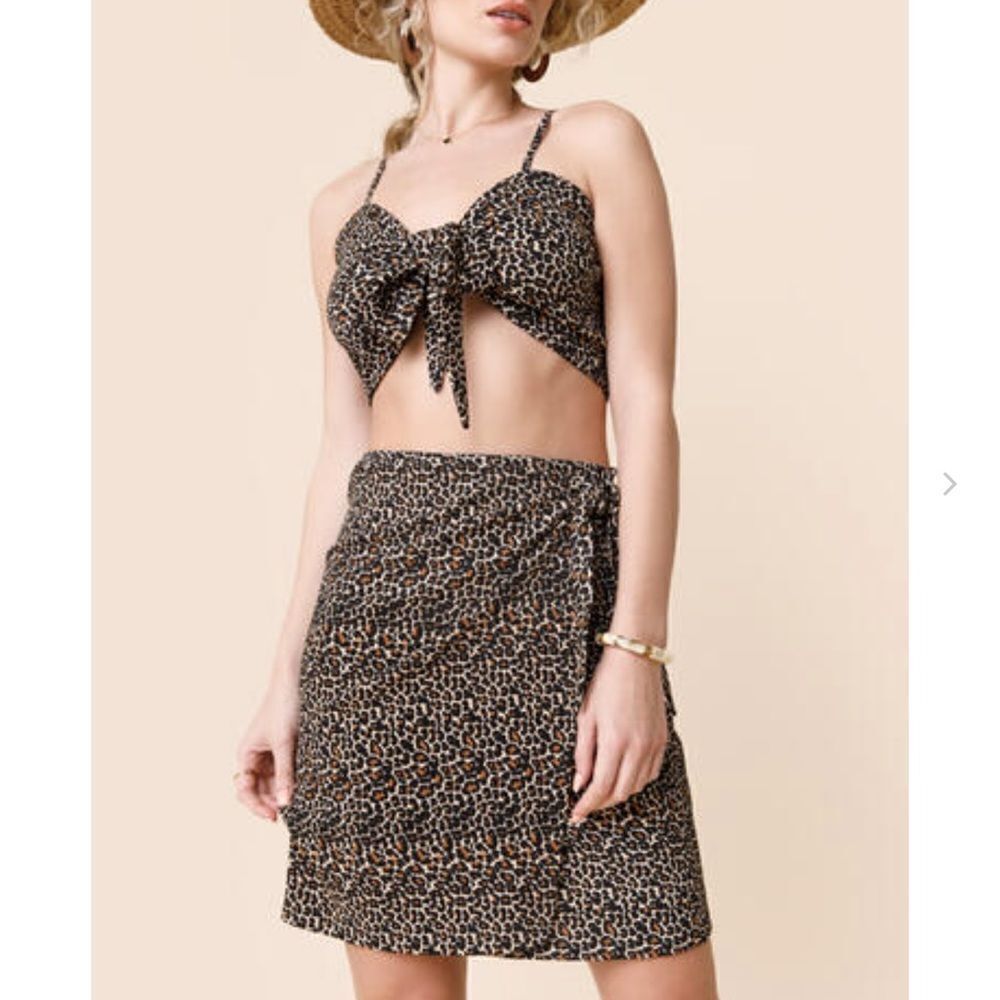 NWT Jenna Tie Front Cami 44 Leopard print.‎ Size Small